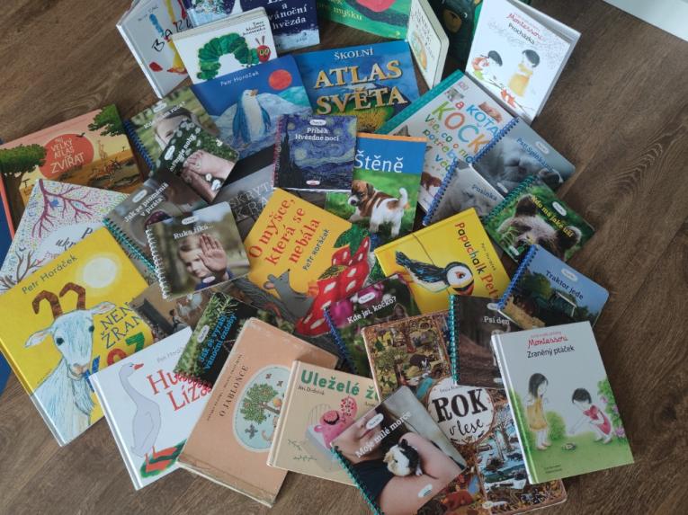 Děti čtou sobě kdykoliv nebo i&nbsp;ostatním, a&nbsp;to před&nbsp;spaním